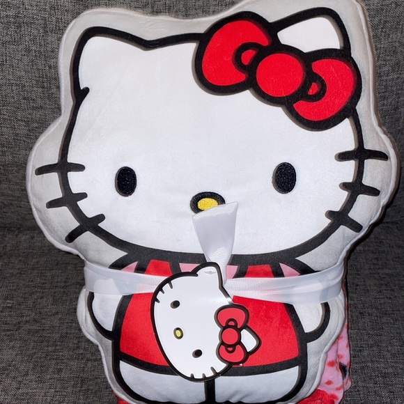 24HR DROP ⬇️ Hello Kitty 3PC VDAY Bundle - Picture 4 of 8